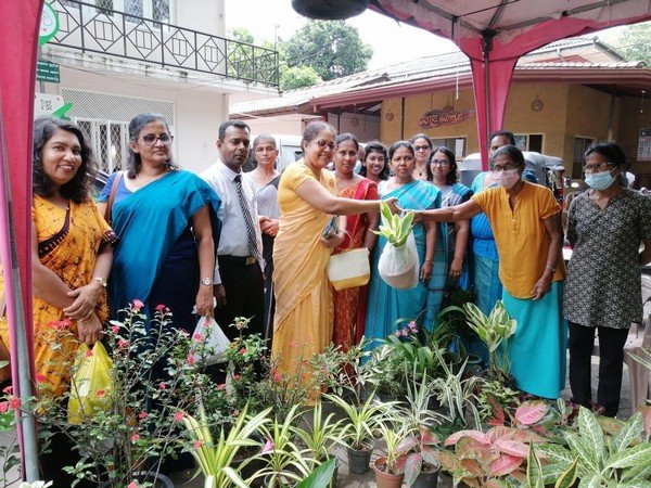 Providing sales opportunities to the members of Homagama "Ekumuthu" Samurdhi Entrepreneurs Forum (2023-10-18)